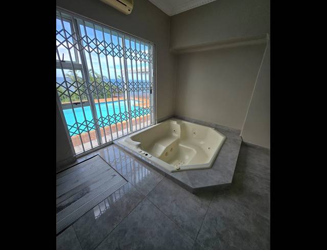 5 BEDROOM HOUSE FOR SALE IN BLUFF